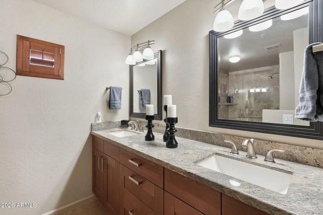 Real Estate Picture 23