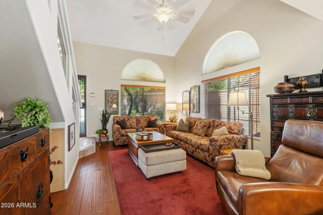Real Estate Picture 4