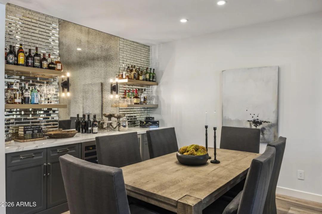 Real Estate Picture 4