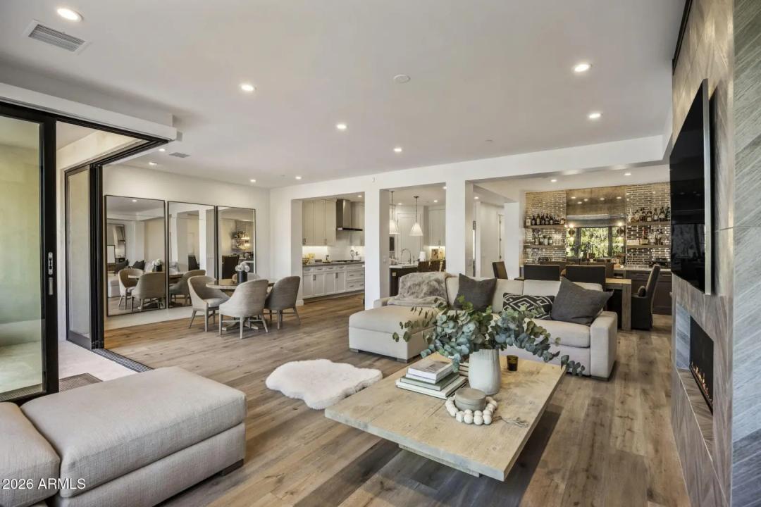 Real Estate Picture 8