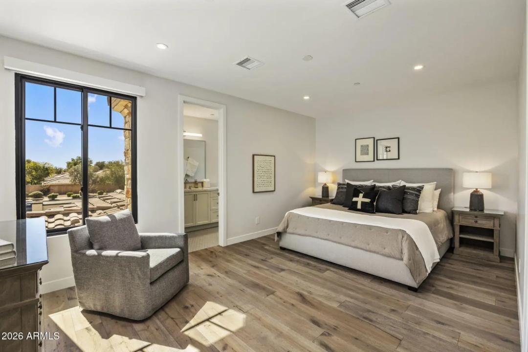 Real Estate Picture 14