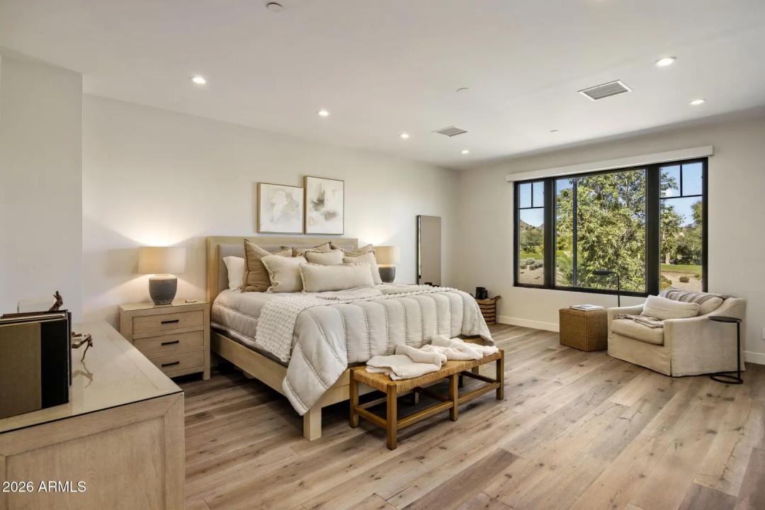 Real Estate Picture 18