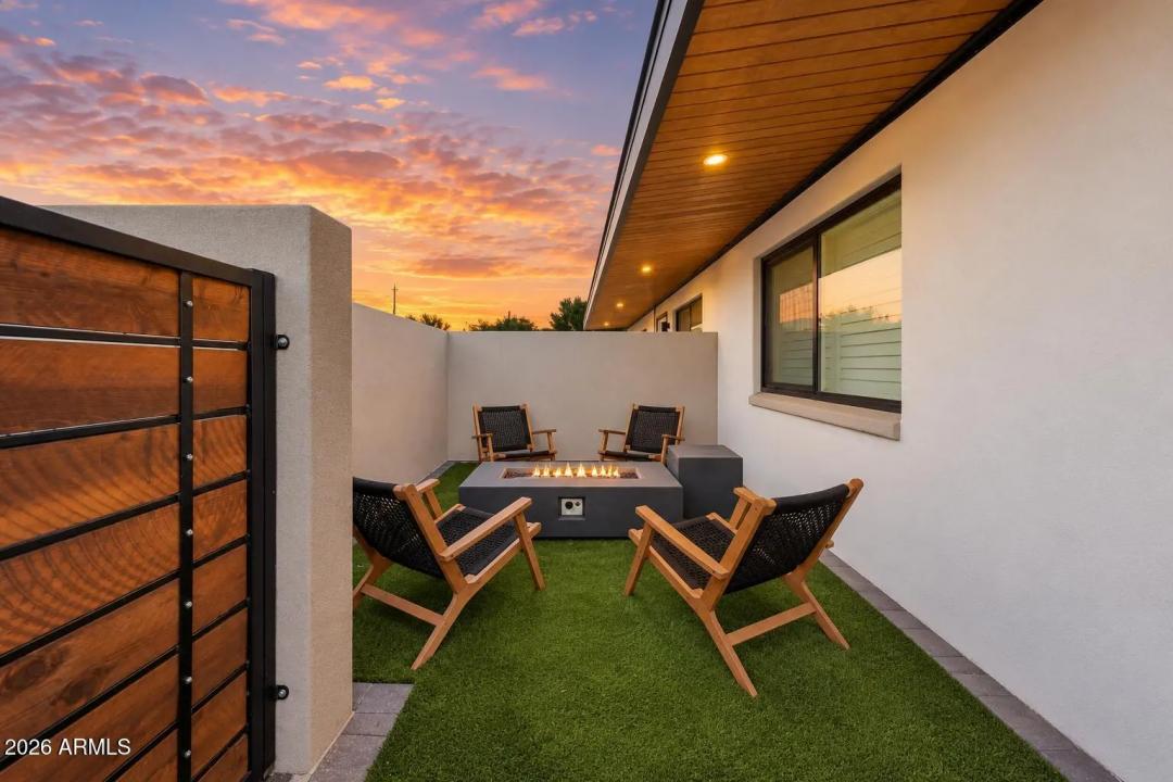 Real Estate Picture 4