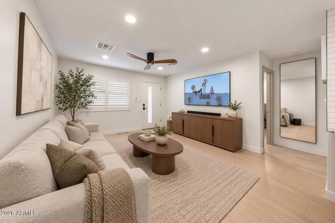 Real Estate Picture 10