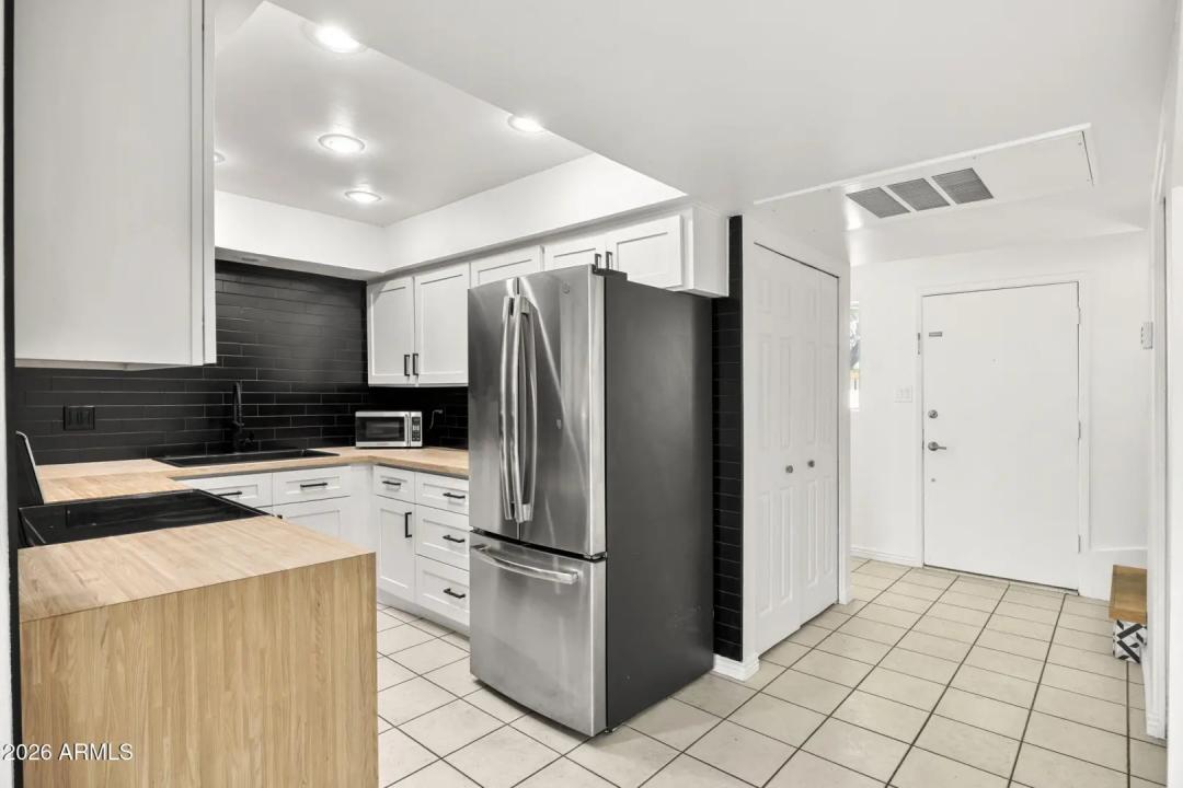 Real Estate Picture 4