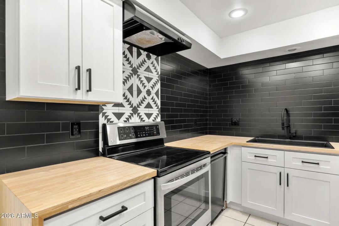 Real Estate Picture 6
