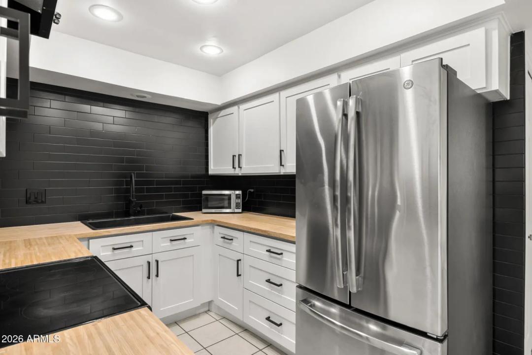 Real Estate Picture 7