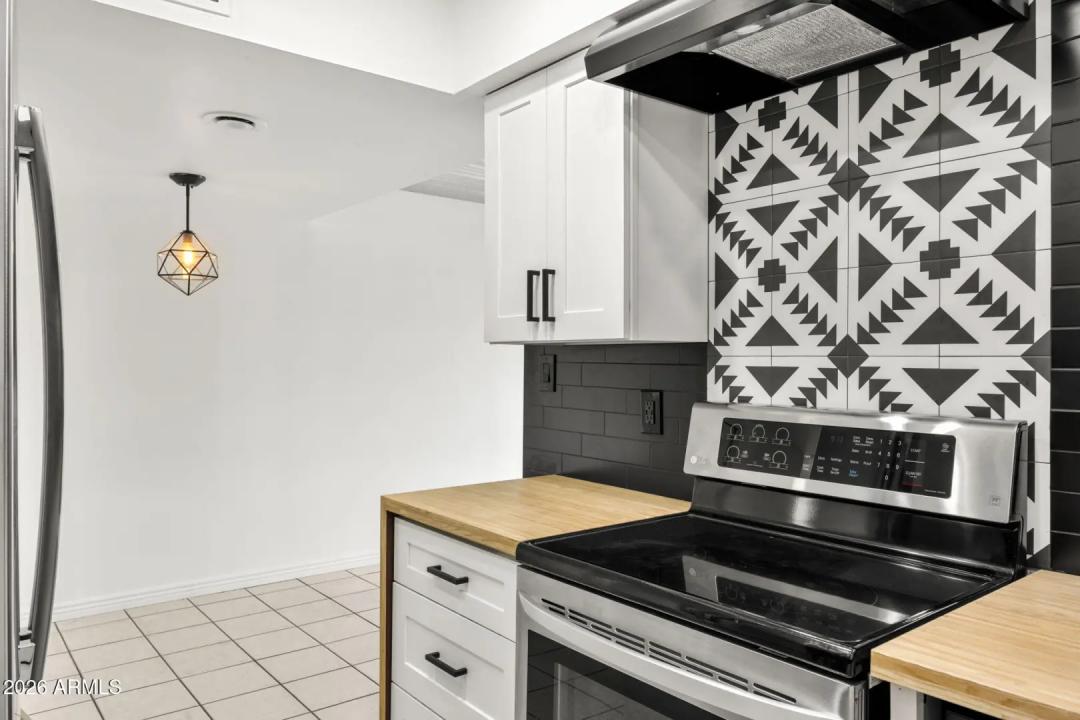 Real Estate Picture 8