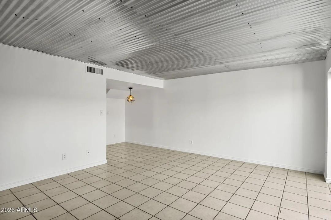 Real Estate Picture 10