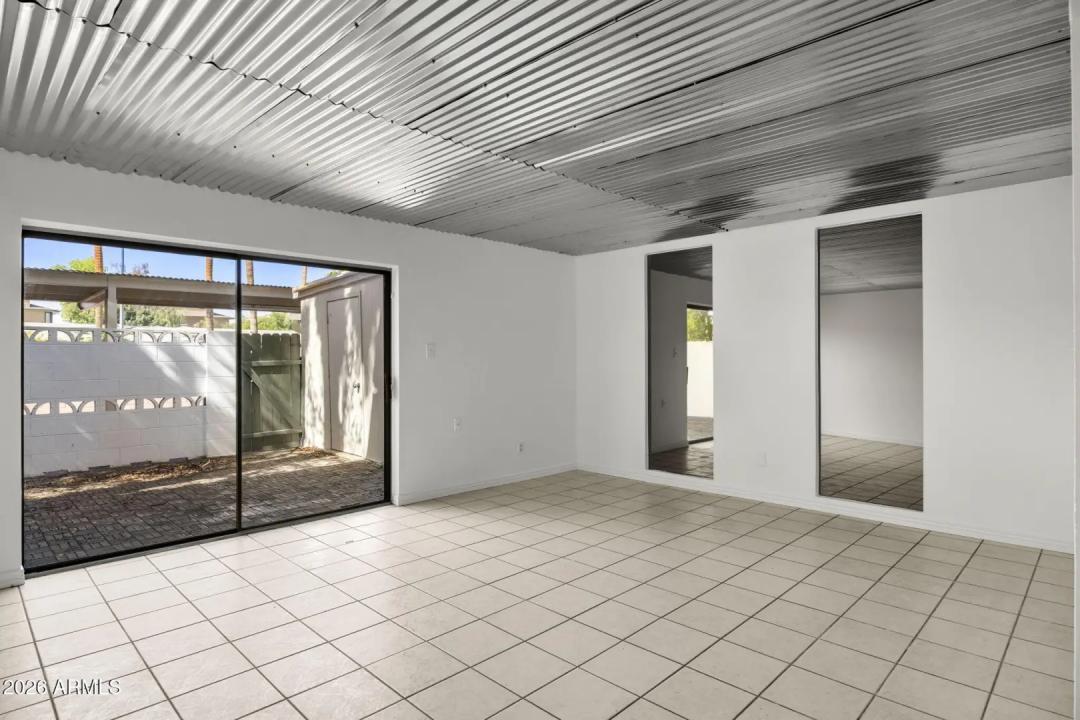 Real Estate Picture 12