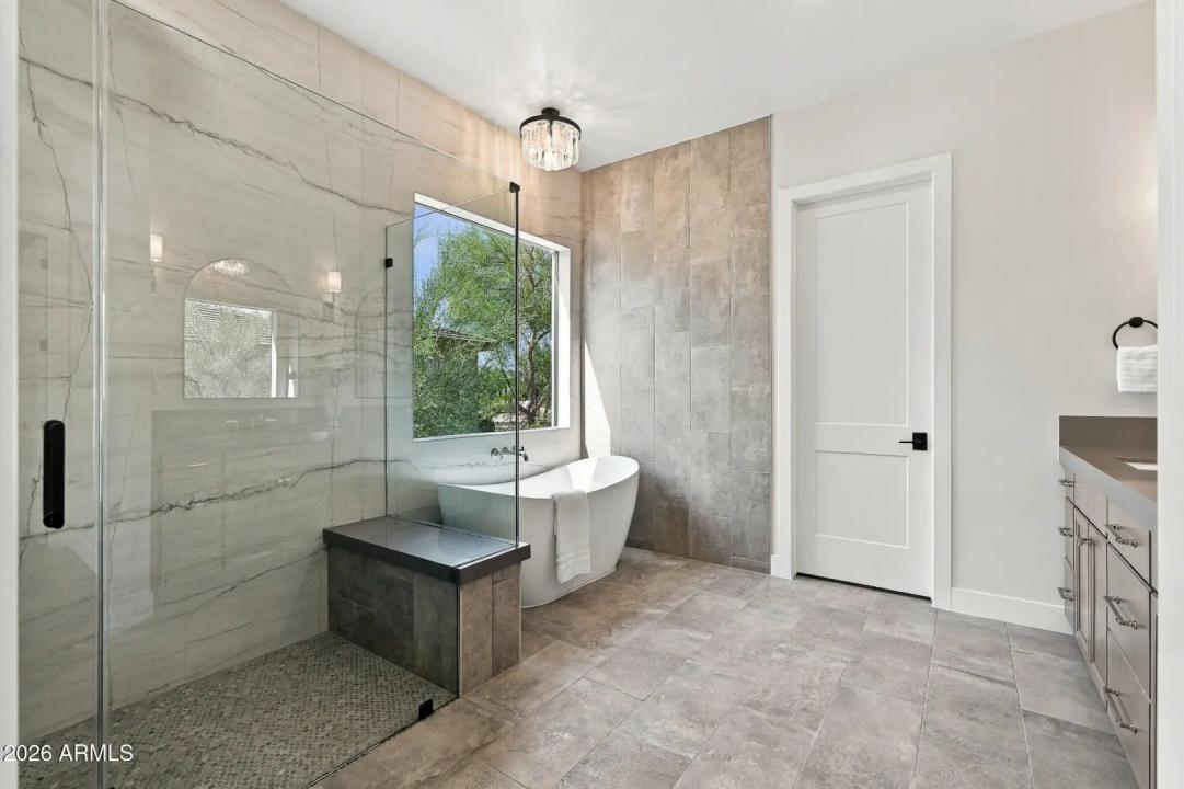 Real Estate Picture 24