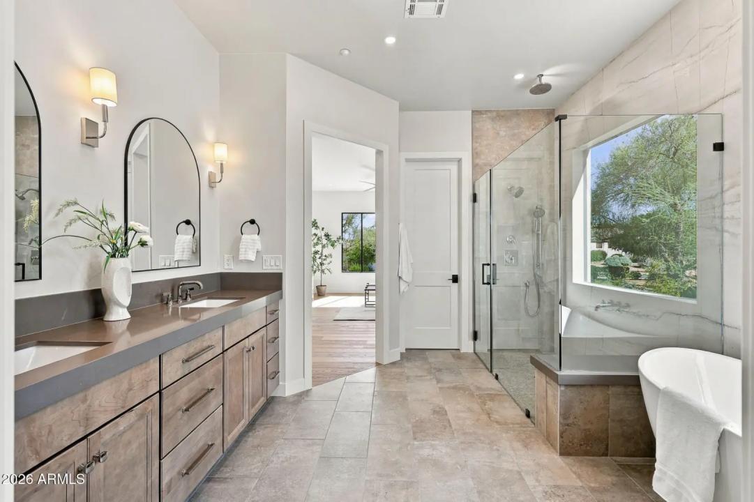 Real Estate Picture 3