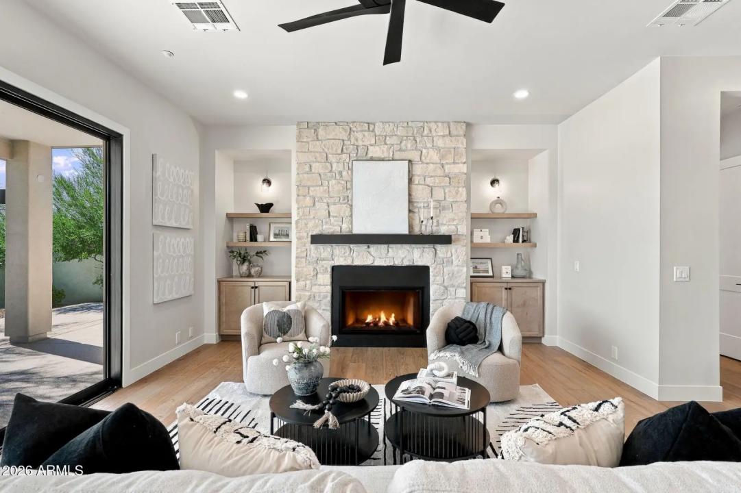 Real Estate Picture 14