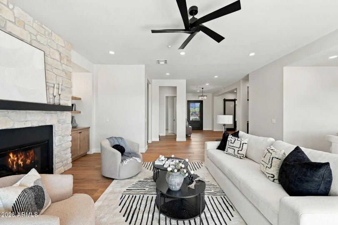 Real Estate Picture 15