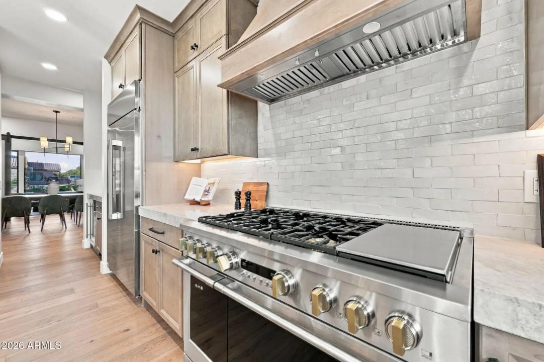 Real Estate Picture 20