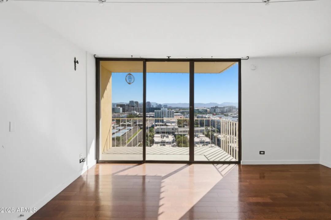 Real Estate Picture 7