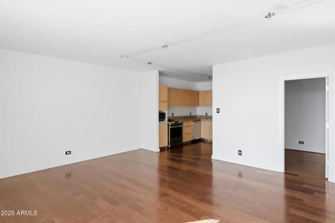 Real Estate Picture 5