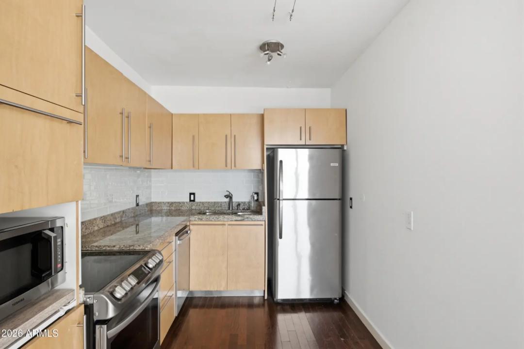 Real Estate Picture 3