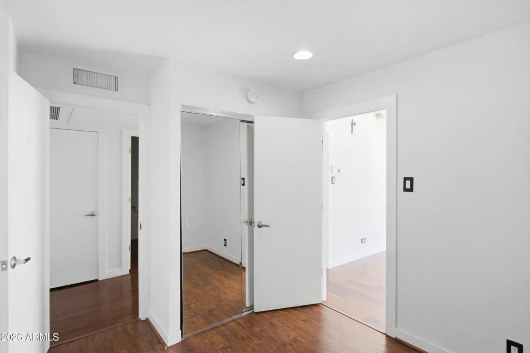 Real Estate Picture 14