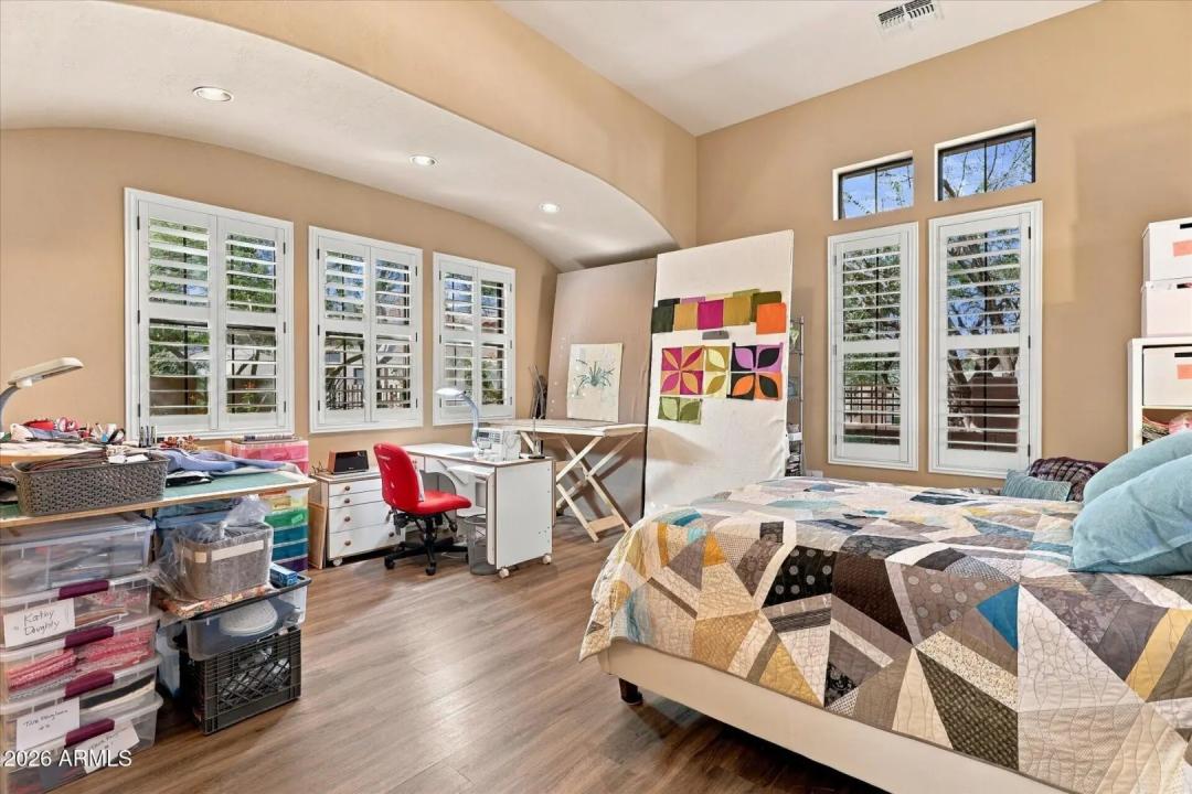 Real Estate Picture 4