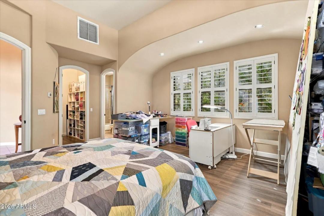Real Estate Picture 5
