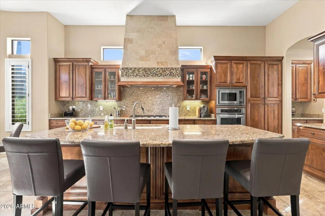 Real Estate Picture 11