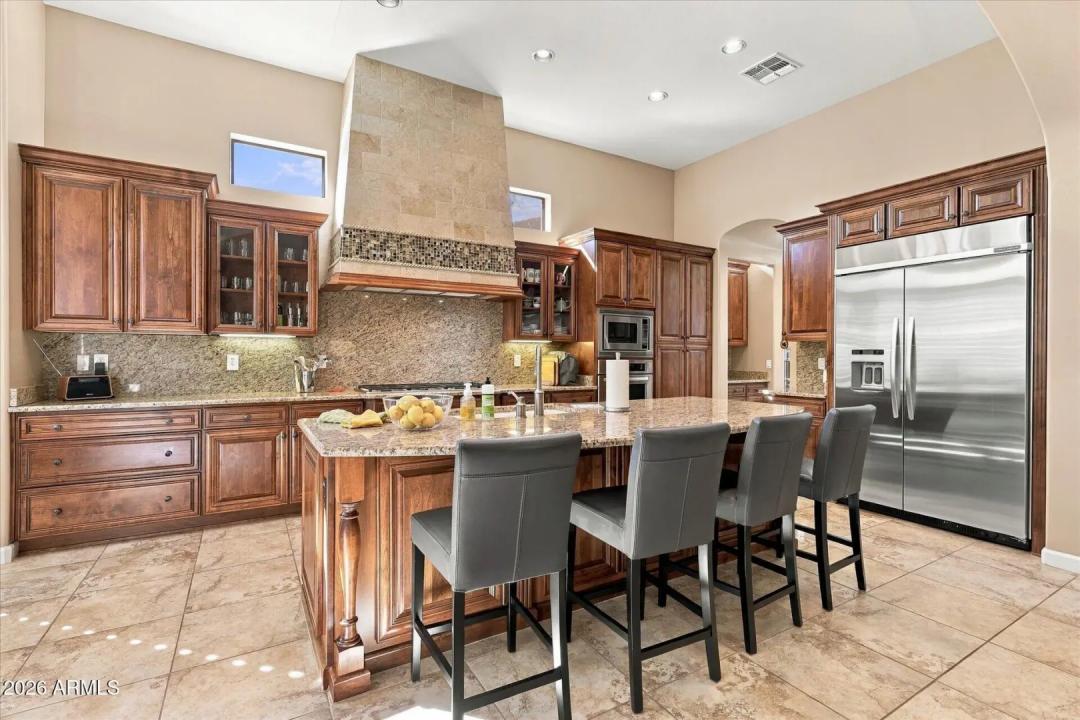 Real Estate Picture 12