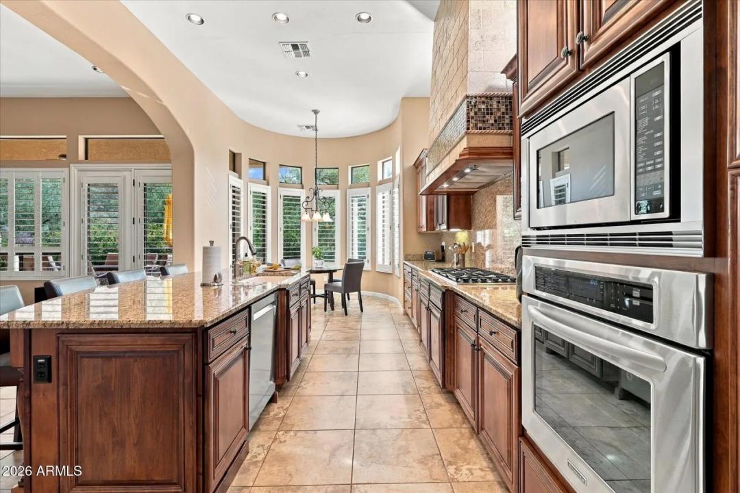 Real Estate Picture 18