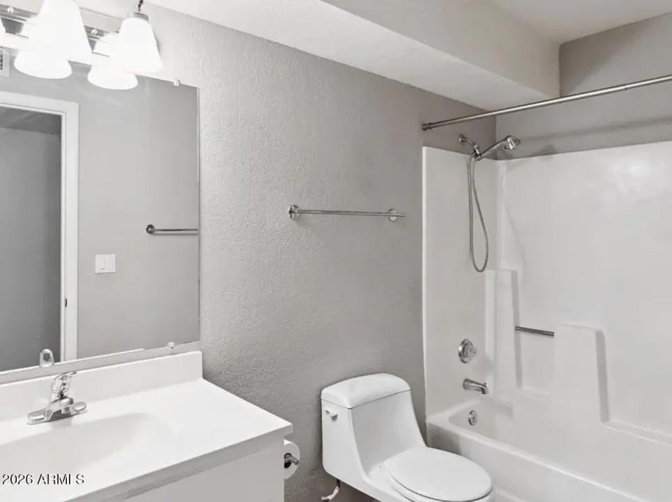 Real Estate Picture 14