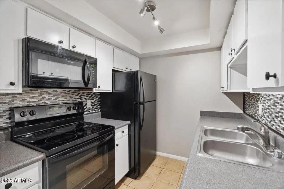 Real Estate Picture 4