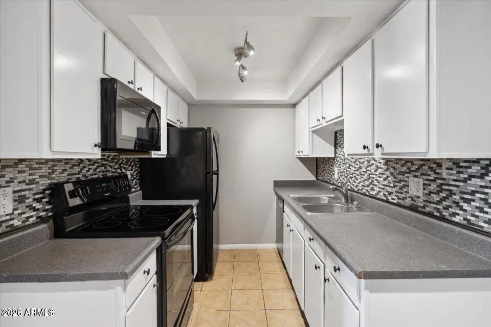 Real Estate Picture 3