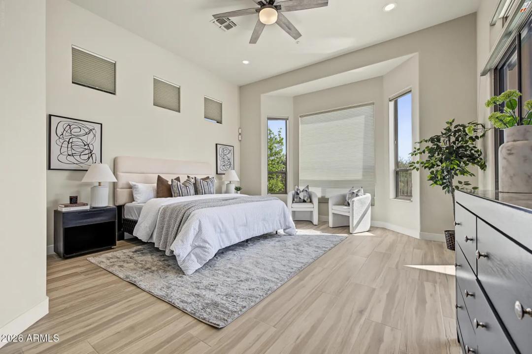Real Estate Picture 4