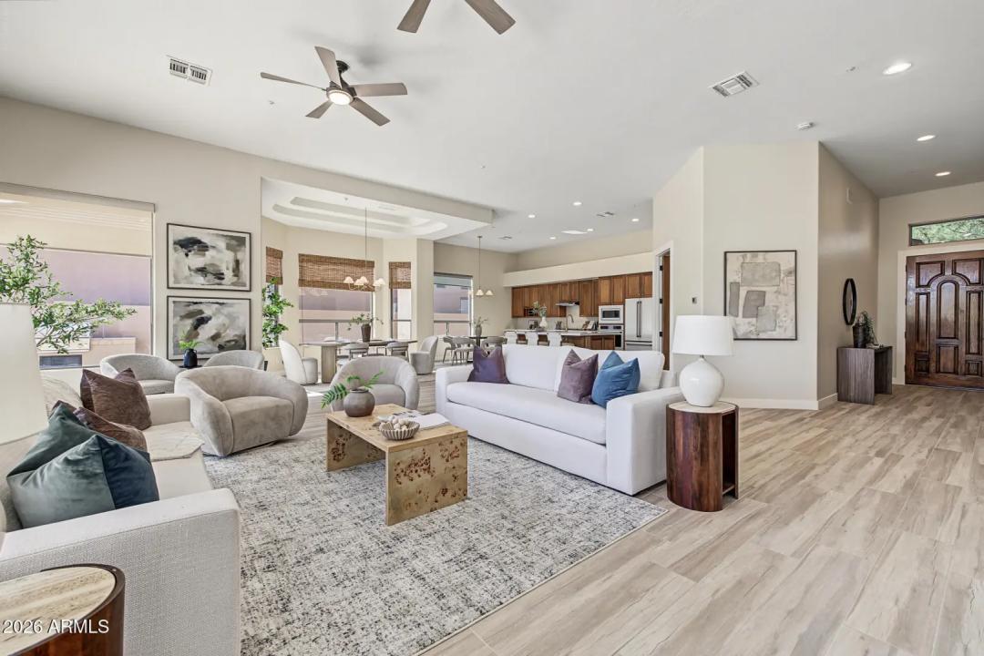 Real Estate Picture 11
