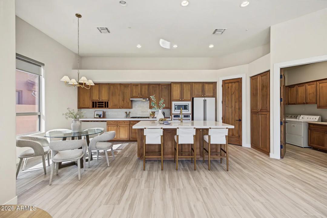 Real Estate Picture 12