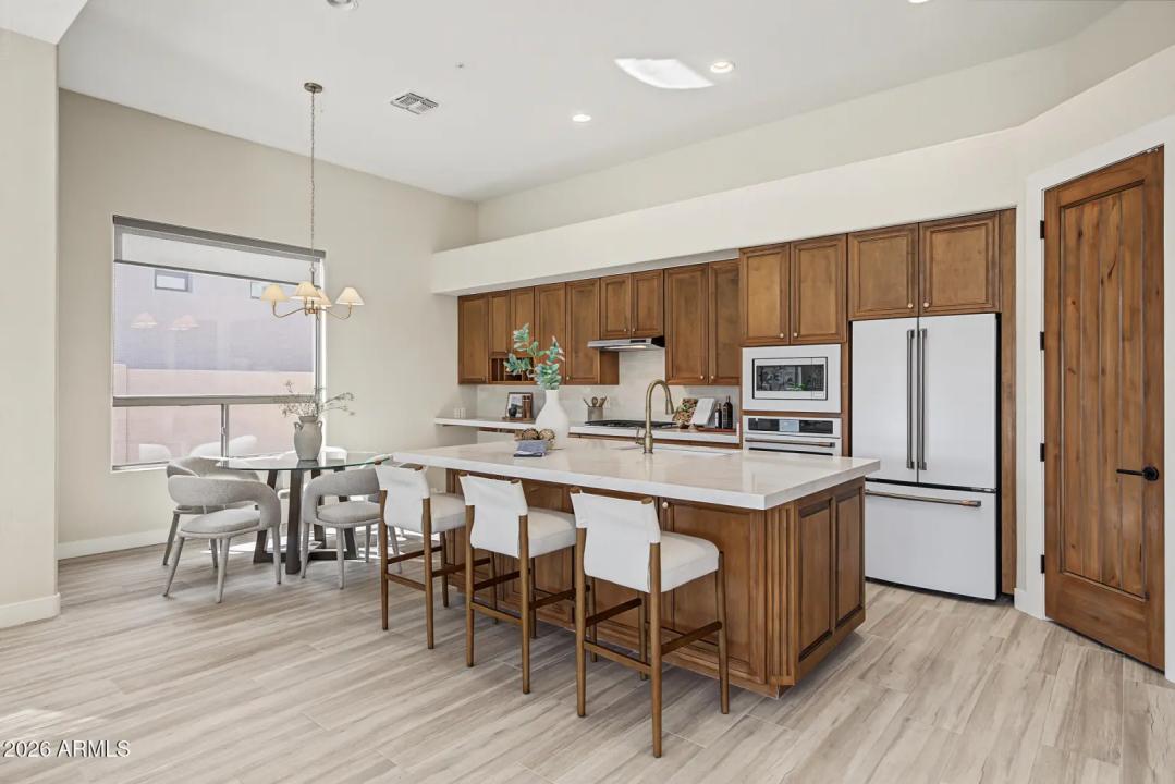 Real Estate Picture 13