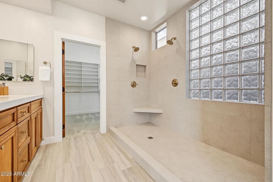 Real Estate Picture 16