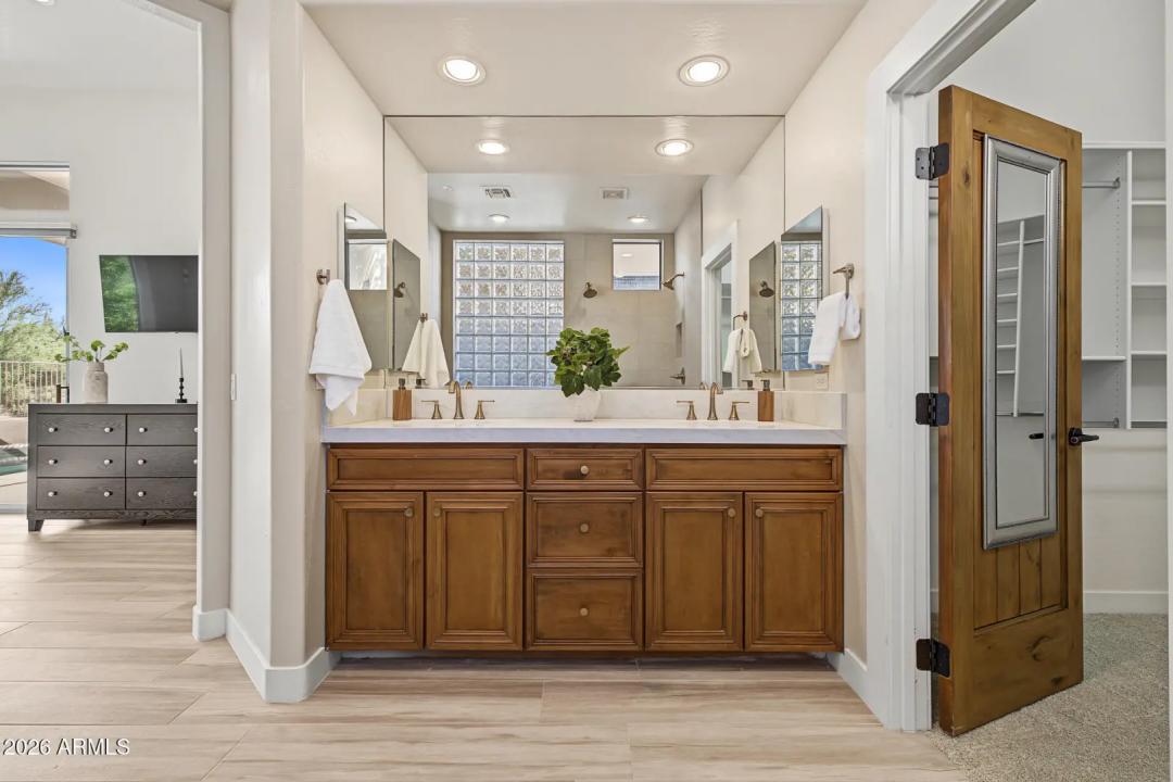 Real Estate Picture 18