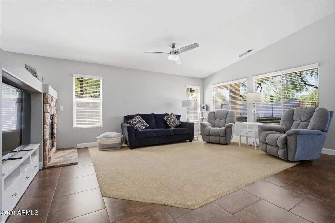 Real Estate Picture 8