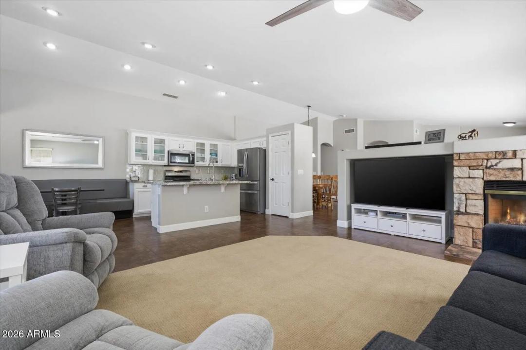 Real Estate Picture 10
