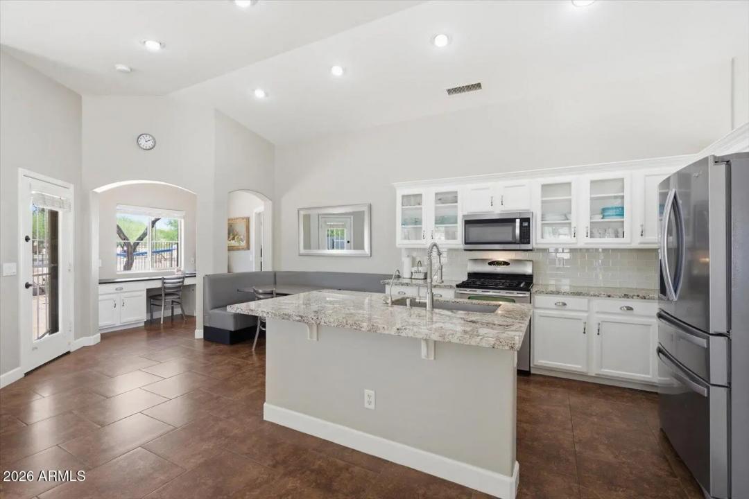 Real Estate Picture 12