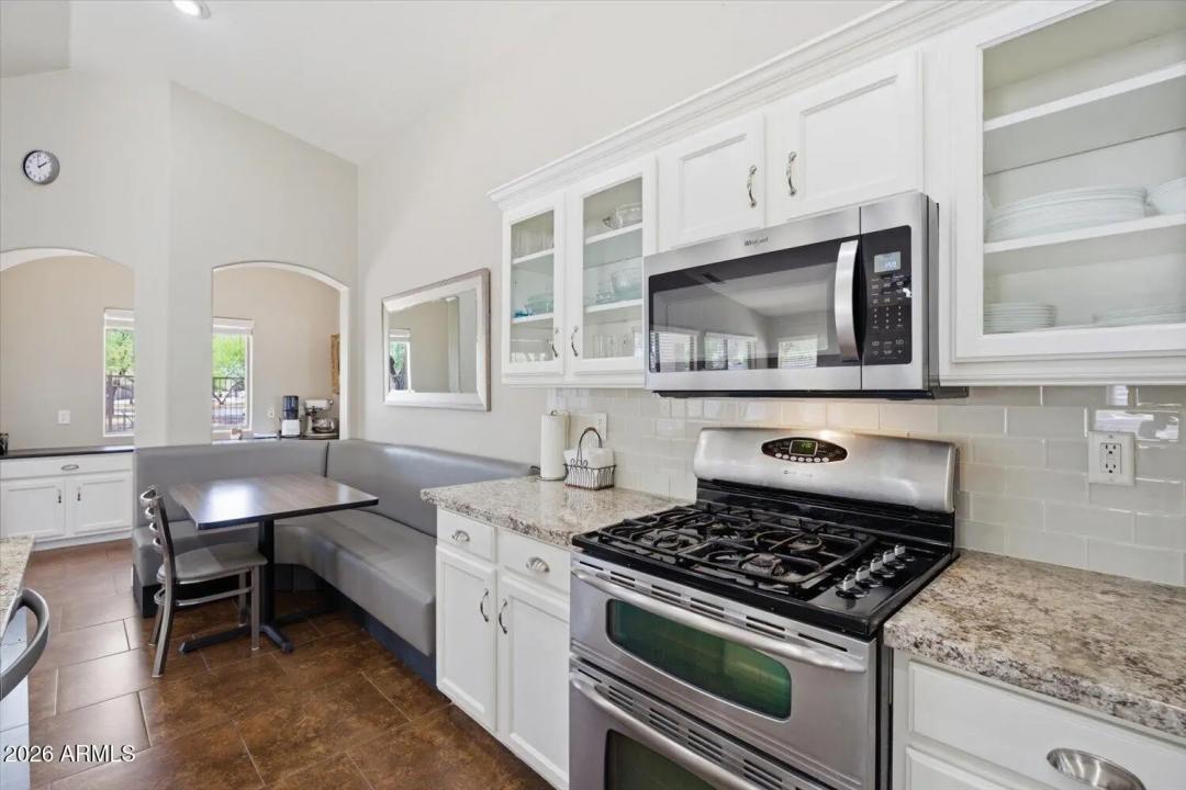 Real Estate Picture 14