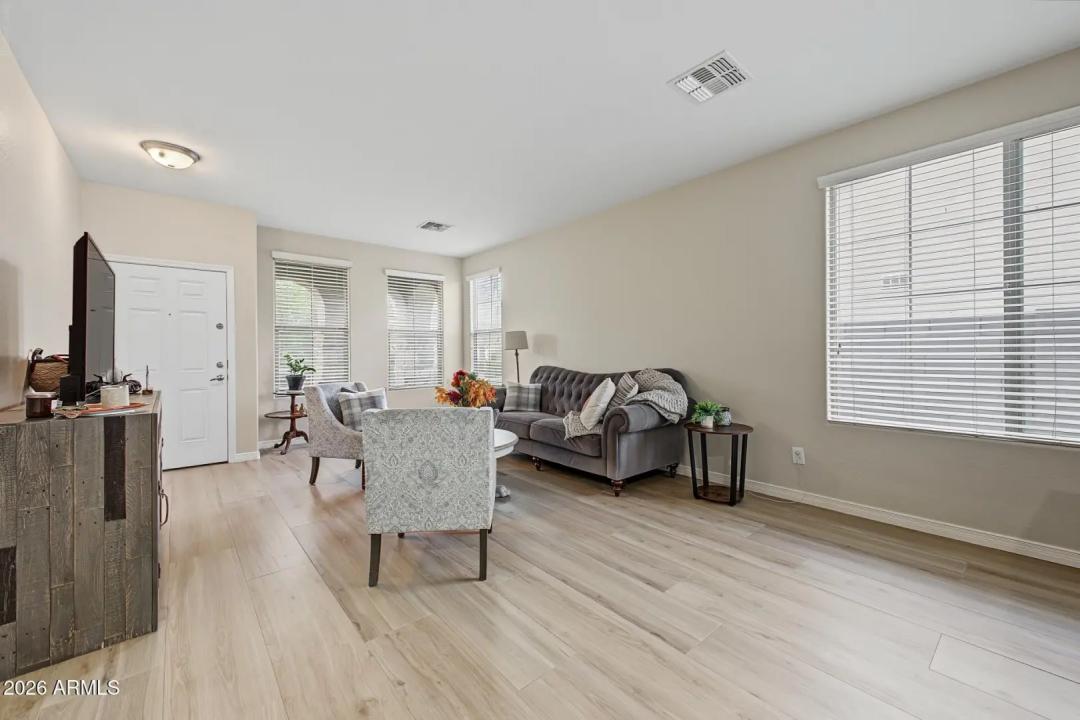 Real Estate Picture 5