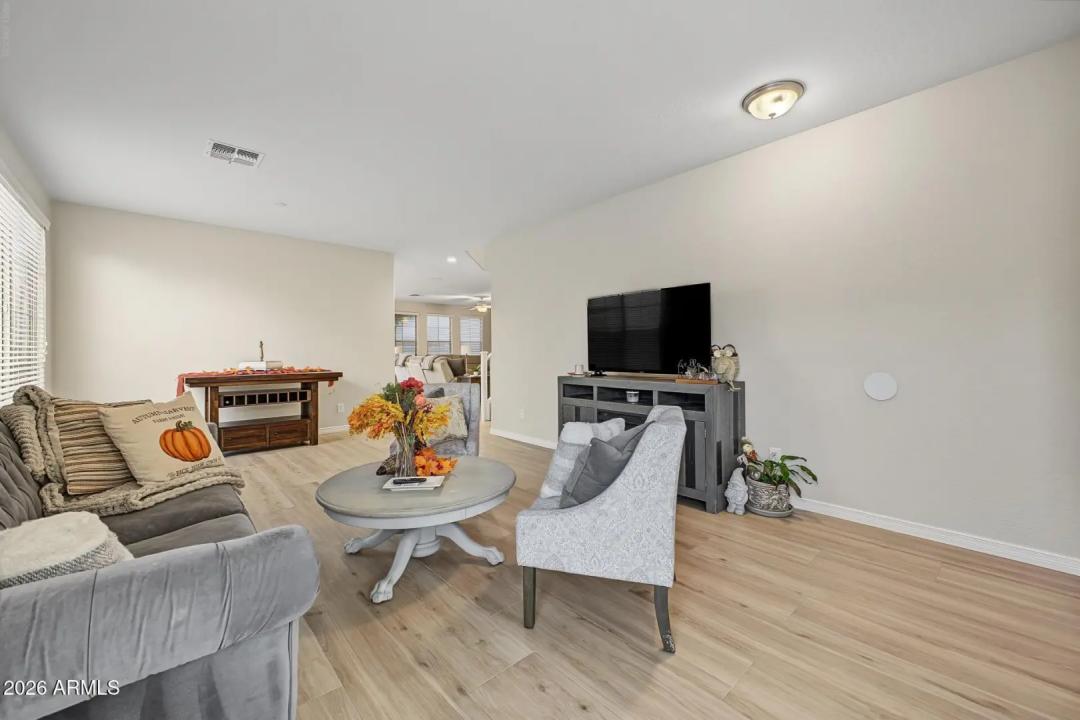 Real Estate Picture 7