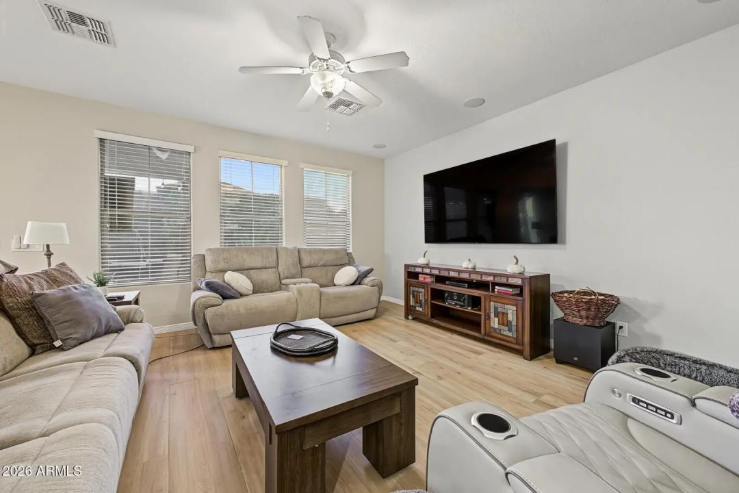 Real Estate Picture 8