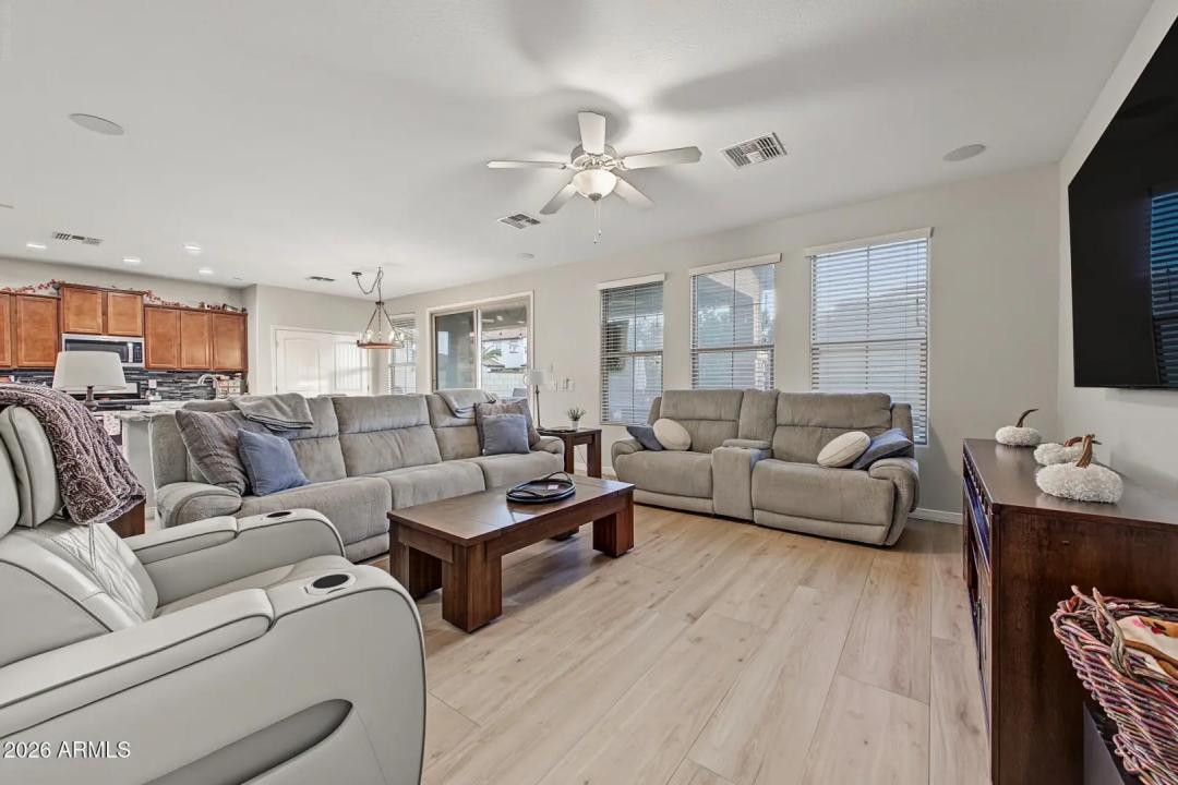 Real Estate Picture 9