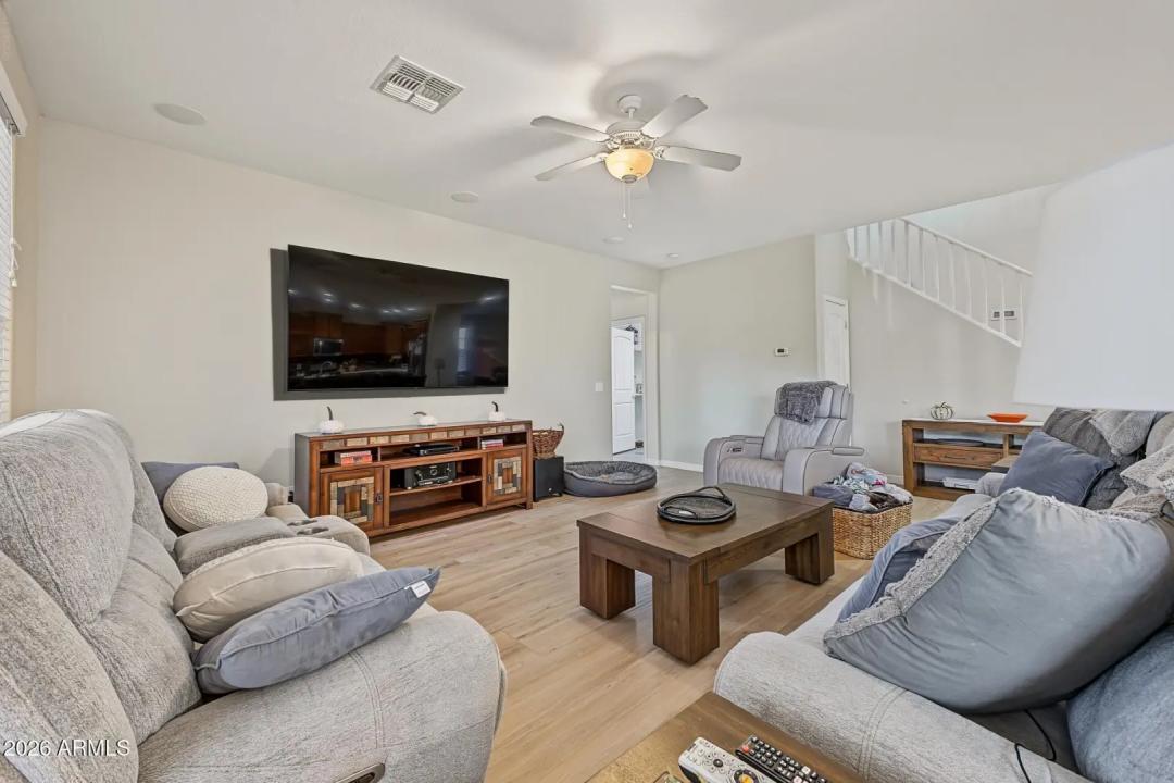 Real Estate Picture 10