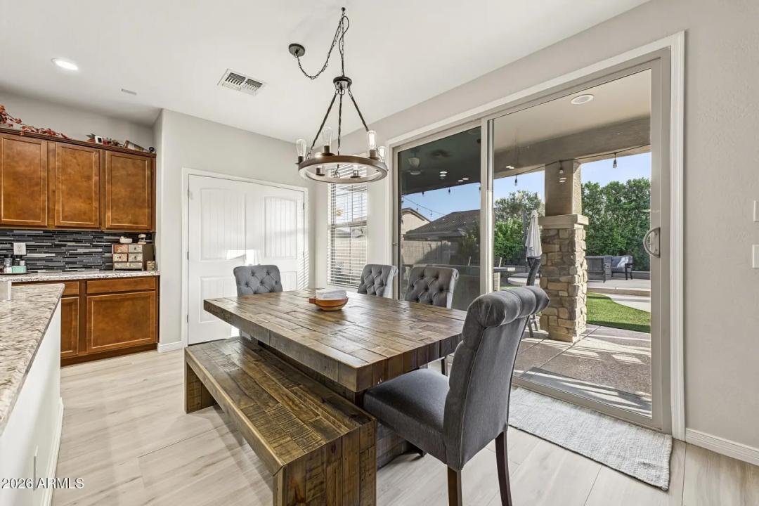 Real Estate Picture 11