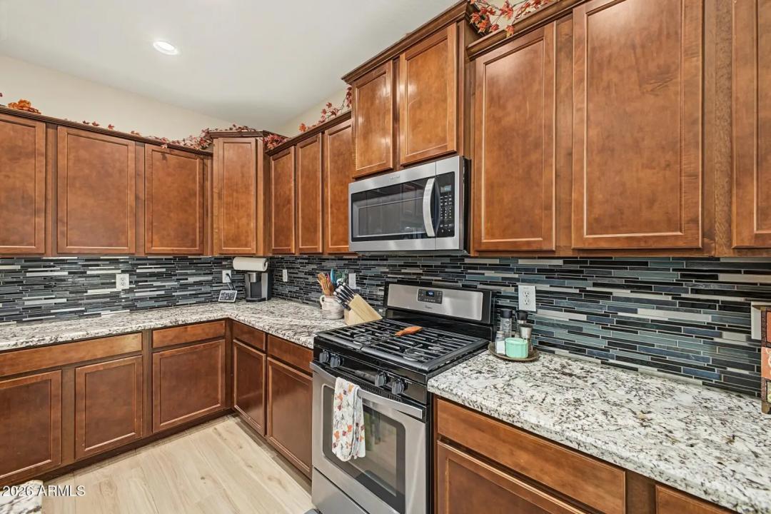 Real Estate Picture 14