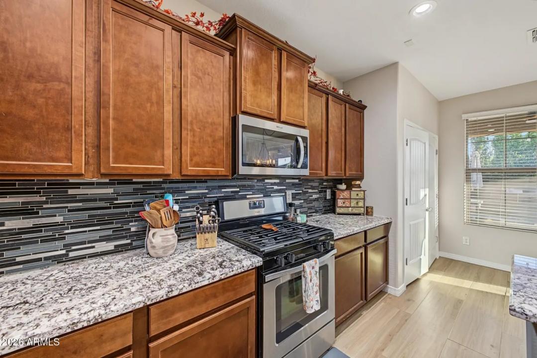 Real Estate Picture 15