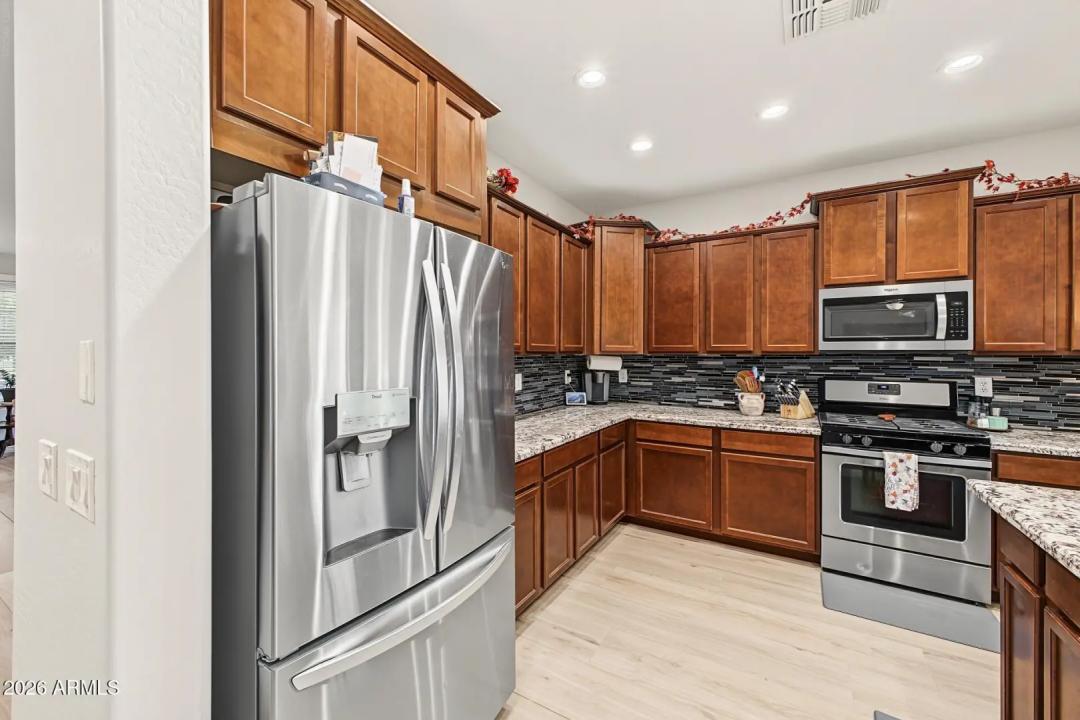Real Estate Picture 16